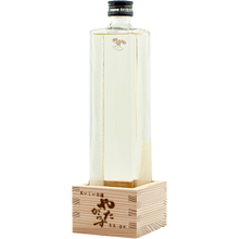 Tải hình ảnh vào trình xem Thư viện, Japanese Sake Yatagarasu Barrel-aged Sake Kaorisugimasu