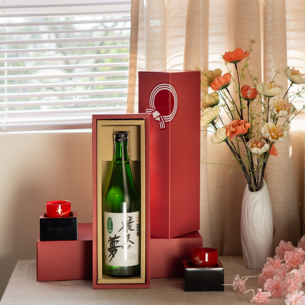 Sake Tết Giftbox 2026 - Dewatsuru Junmai Daiginjo Hitenoyume