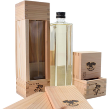 Tải hình ảnh vào trình xem Thư viện, Japanese Sake Yatagarasu Barrel-aged Sake Kaorisugimasu

